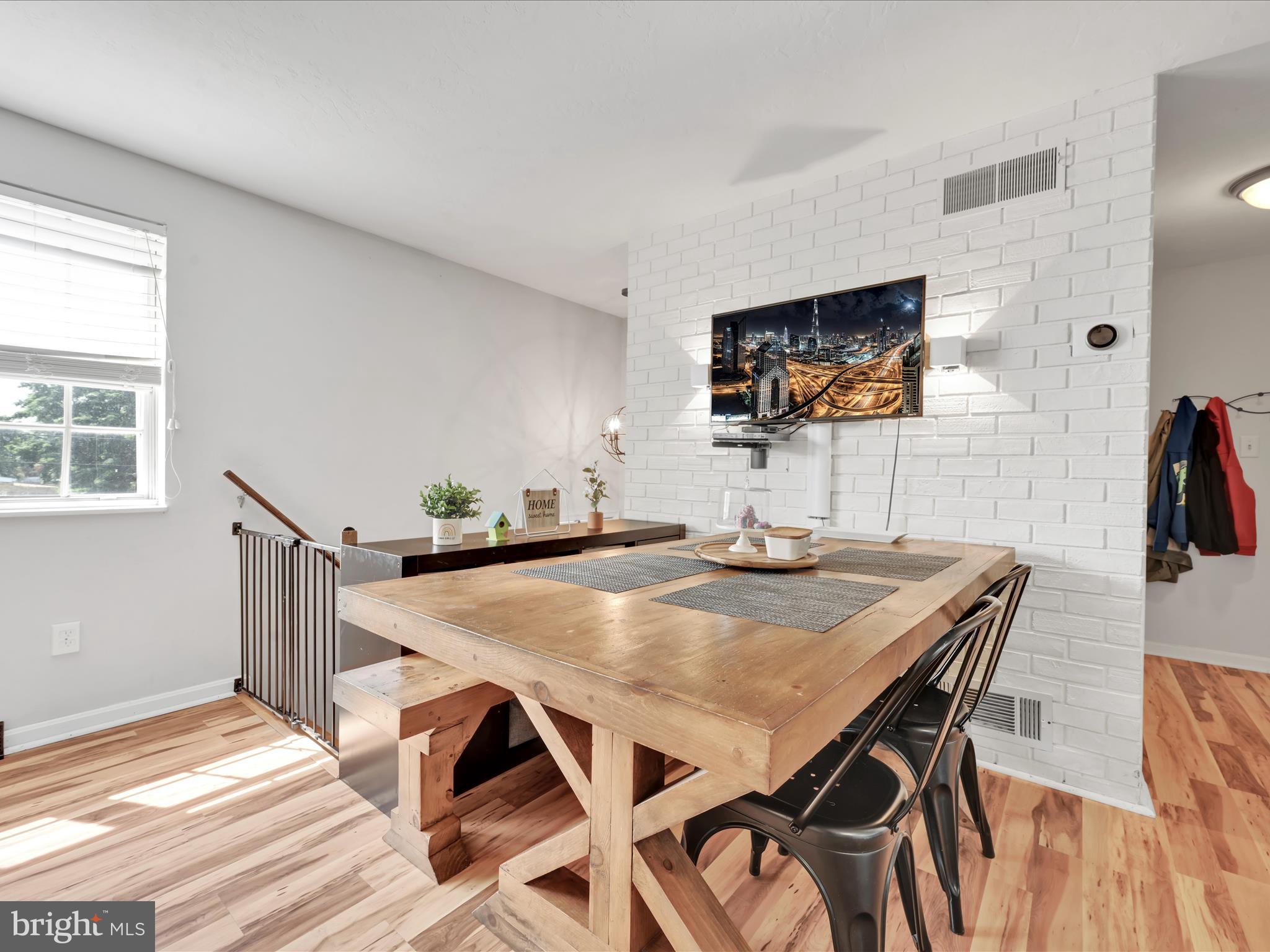 FARMLYN ACRES - Residential
