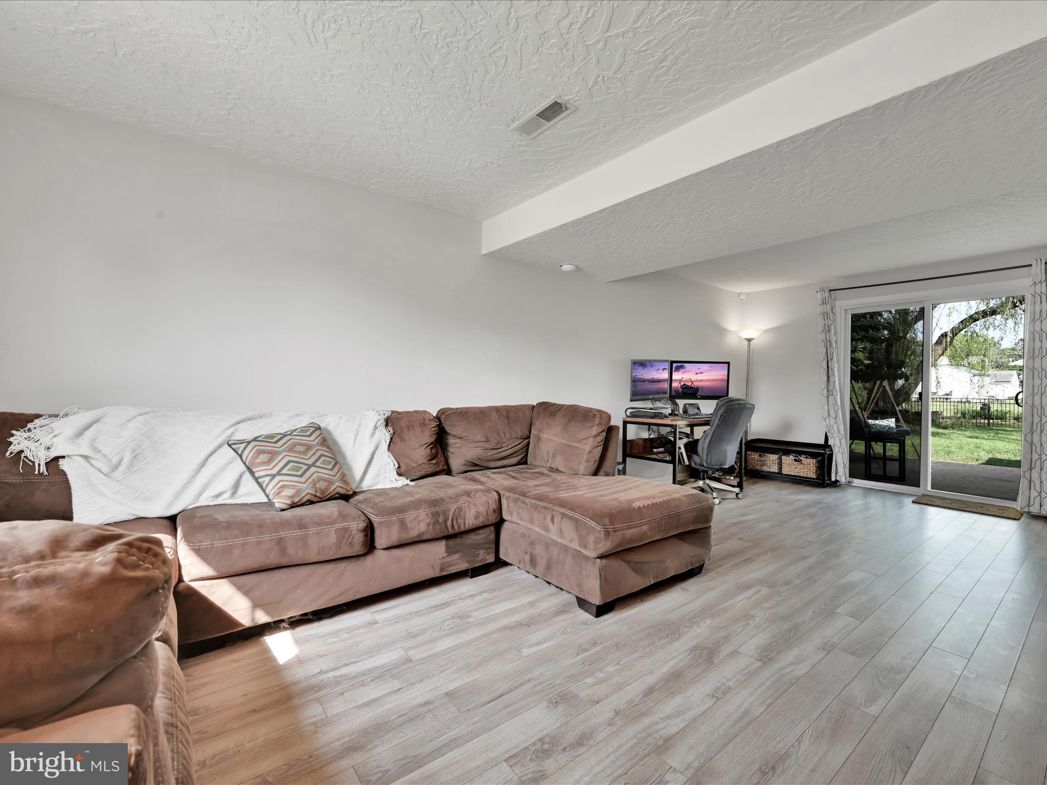 FARMLYN ACRES - Residential