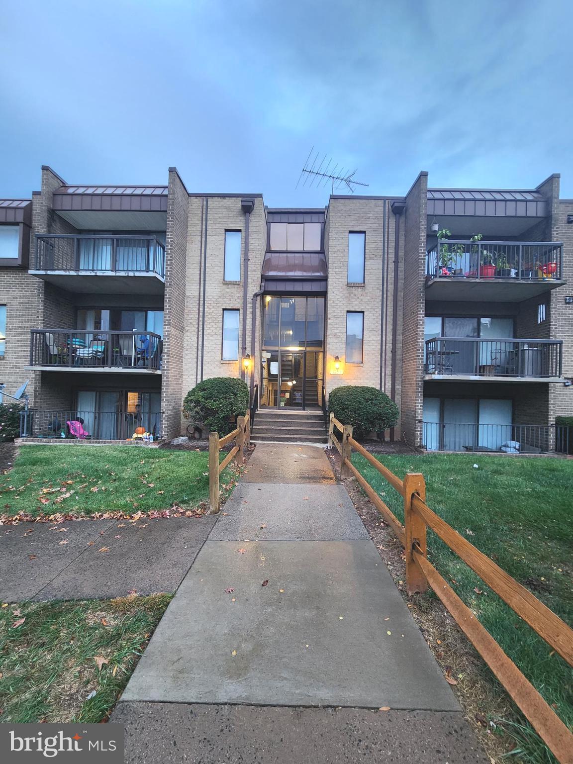 Welcome to this amazing condo unit! Unwind on your spacious private balcony, perfect for outdoor relaxation. This property is a commuter's dream, conveniently located just 2 miles from I-66 and 4 miles from Route 29.

Renovated in 2017, it boasts new floors, plugs, receptacles, fresh paint, an updated HVAC system, crown molding, chair rail, and elegant shadow box wall trim. The generously sized bedroom features ample closet space, ensuring a comfortable and organized living experience.