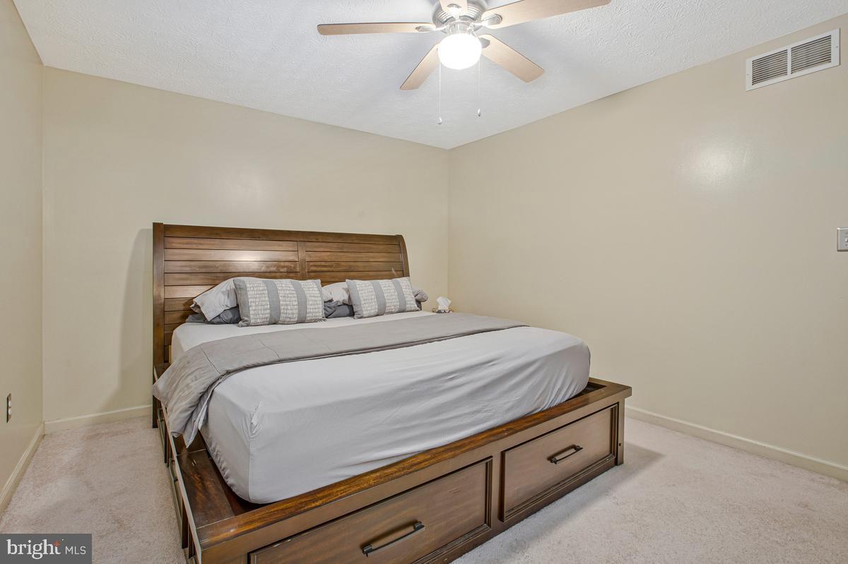 OAKWOOD MANOR - Residential