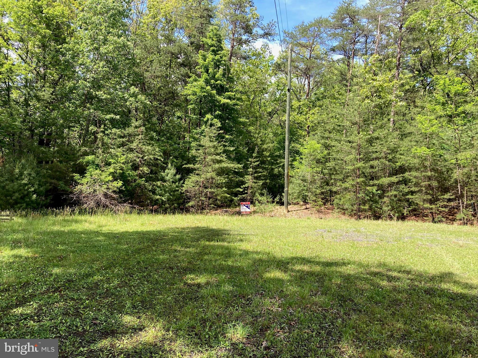 QUAKER WOODS - Land