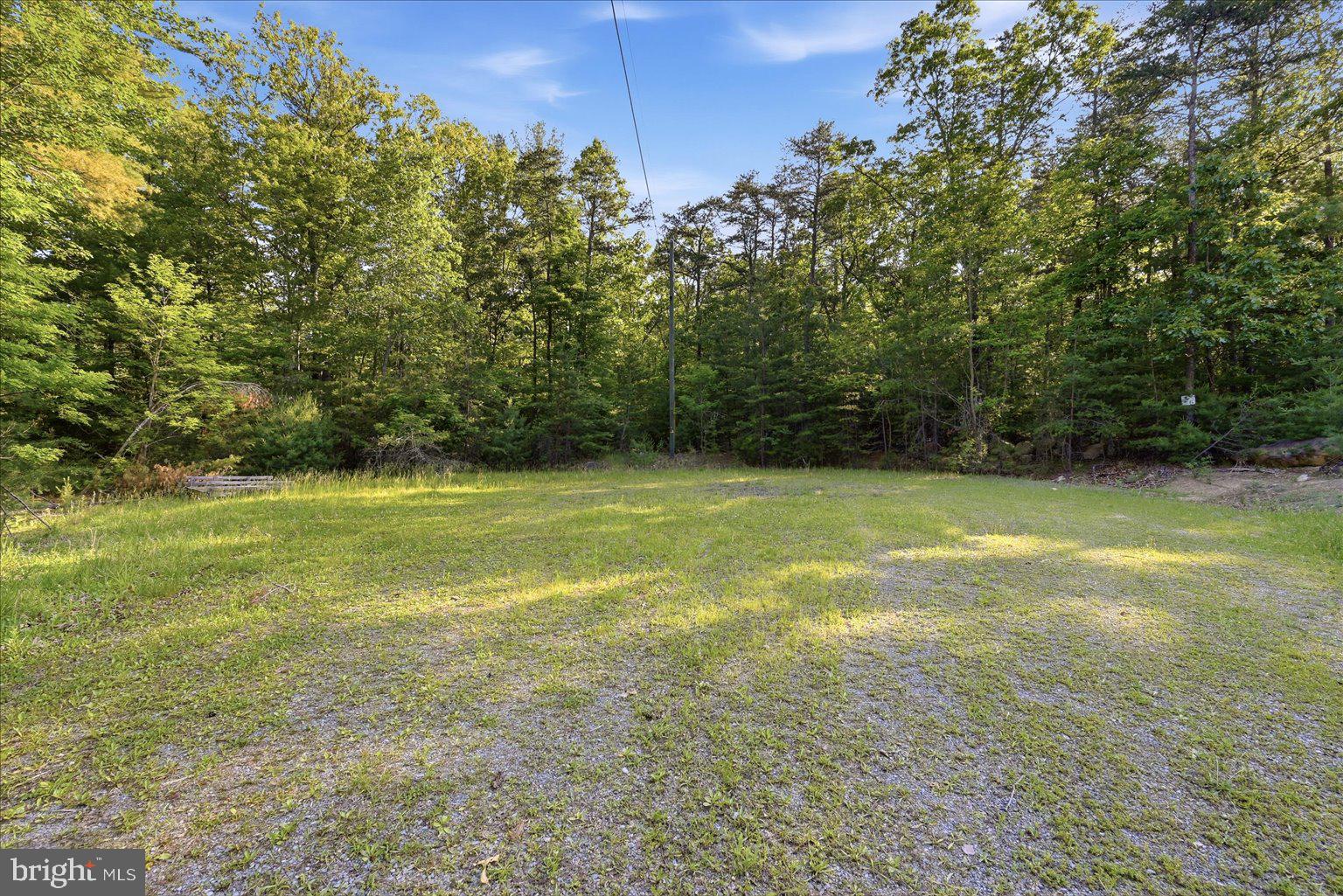 QUAKER WOODS - Land