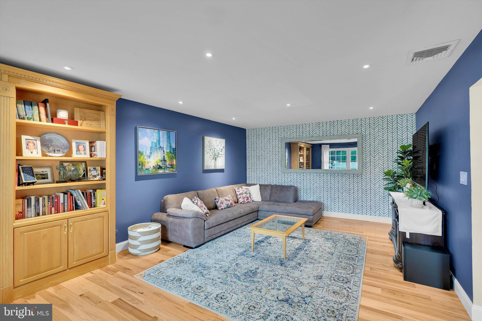 VALLEYWOOD - Residential