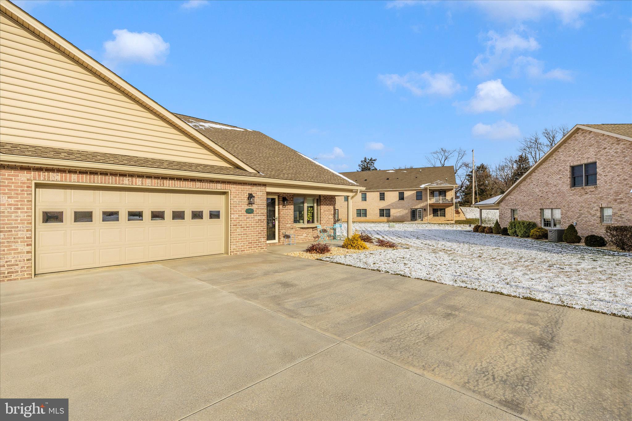 EMERALD POINTE - Residential