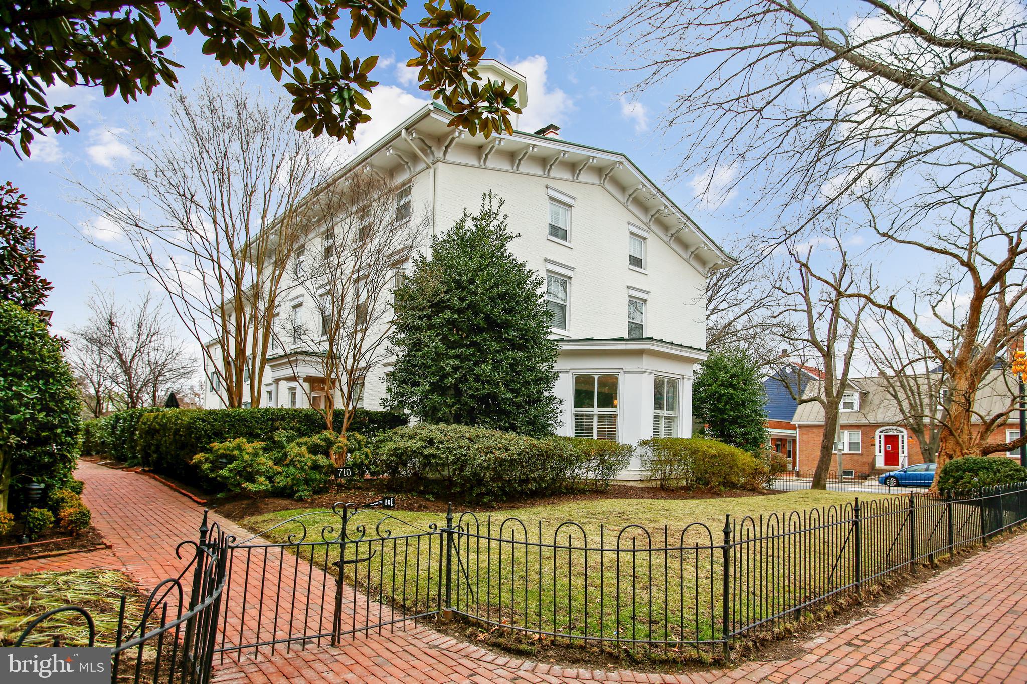 ST JOHNS SQUARE - Residential