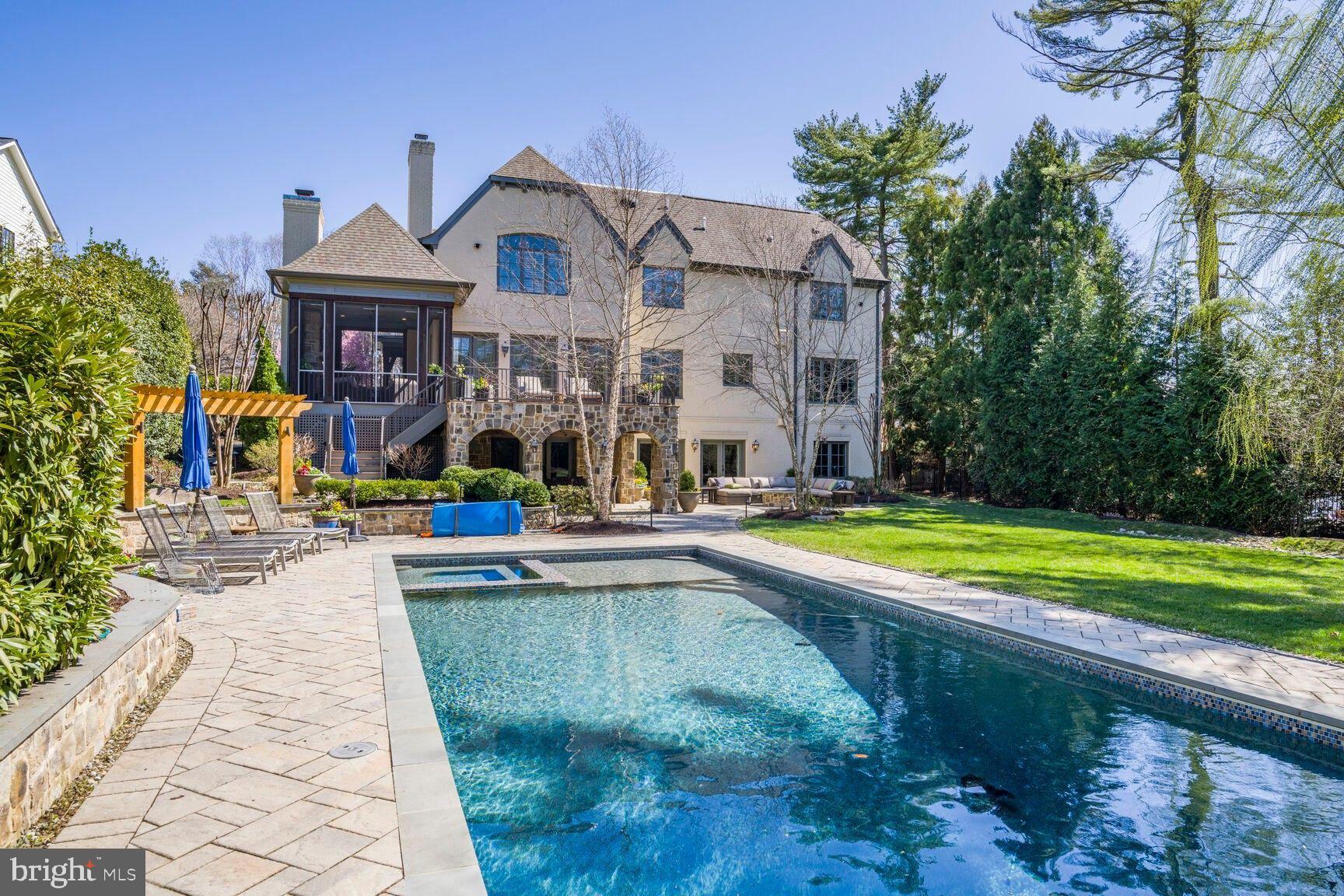 CLEARVIEW MANOR - Residential