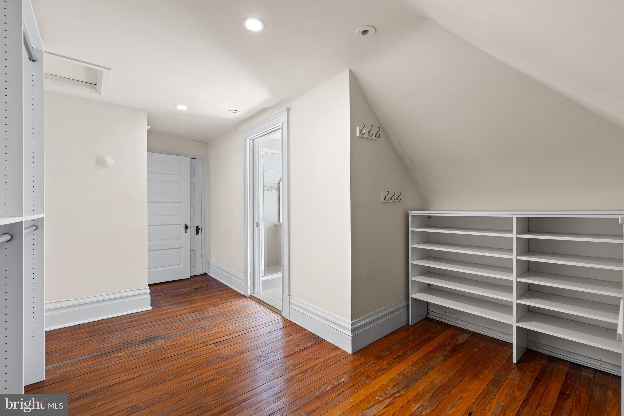 ROLAND PARK - Residential
