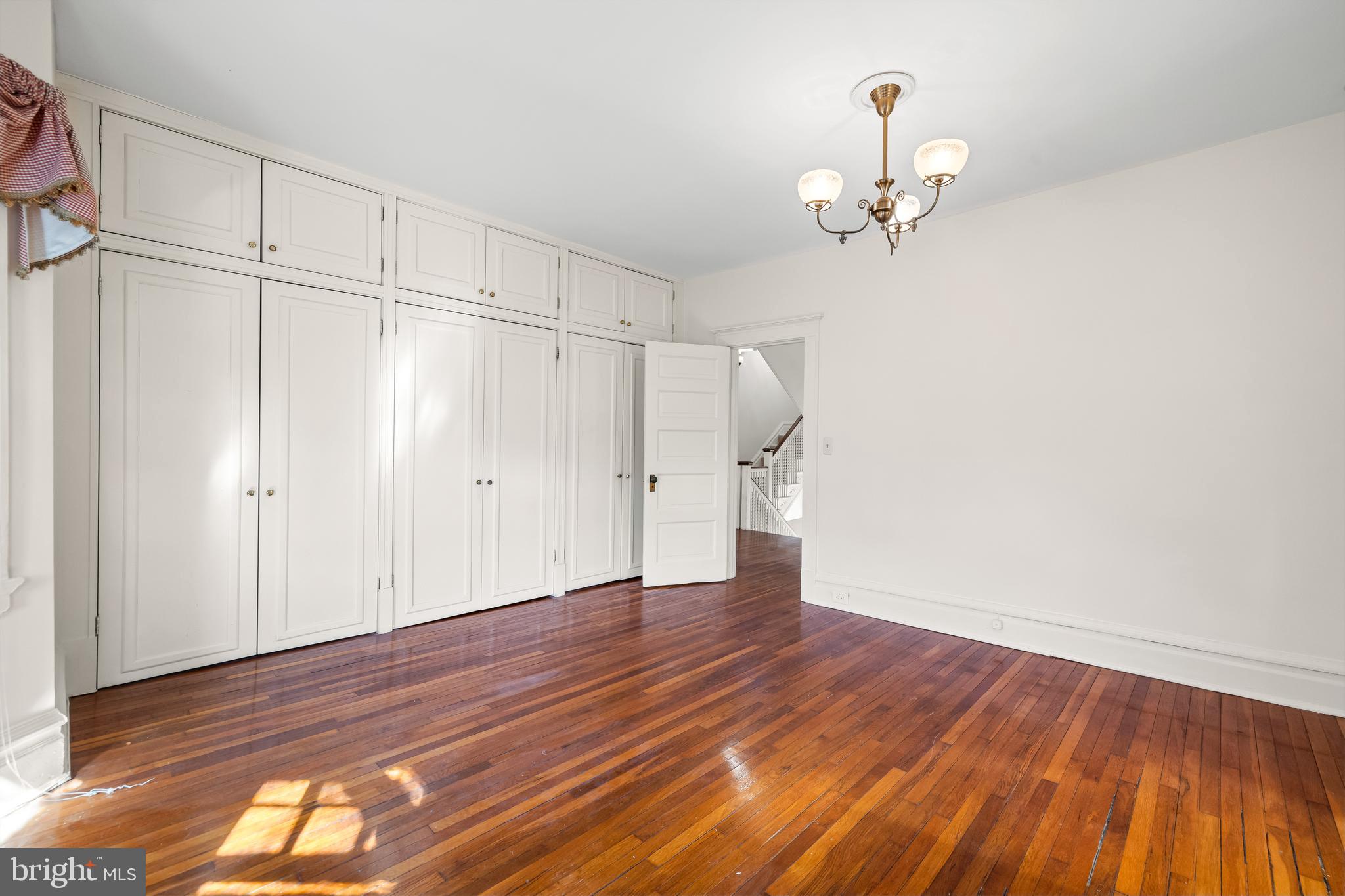 ROLAND PARK - Residential
