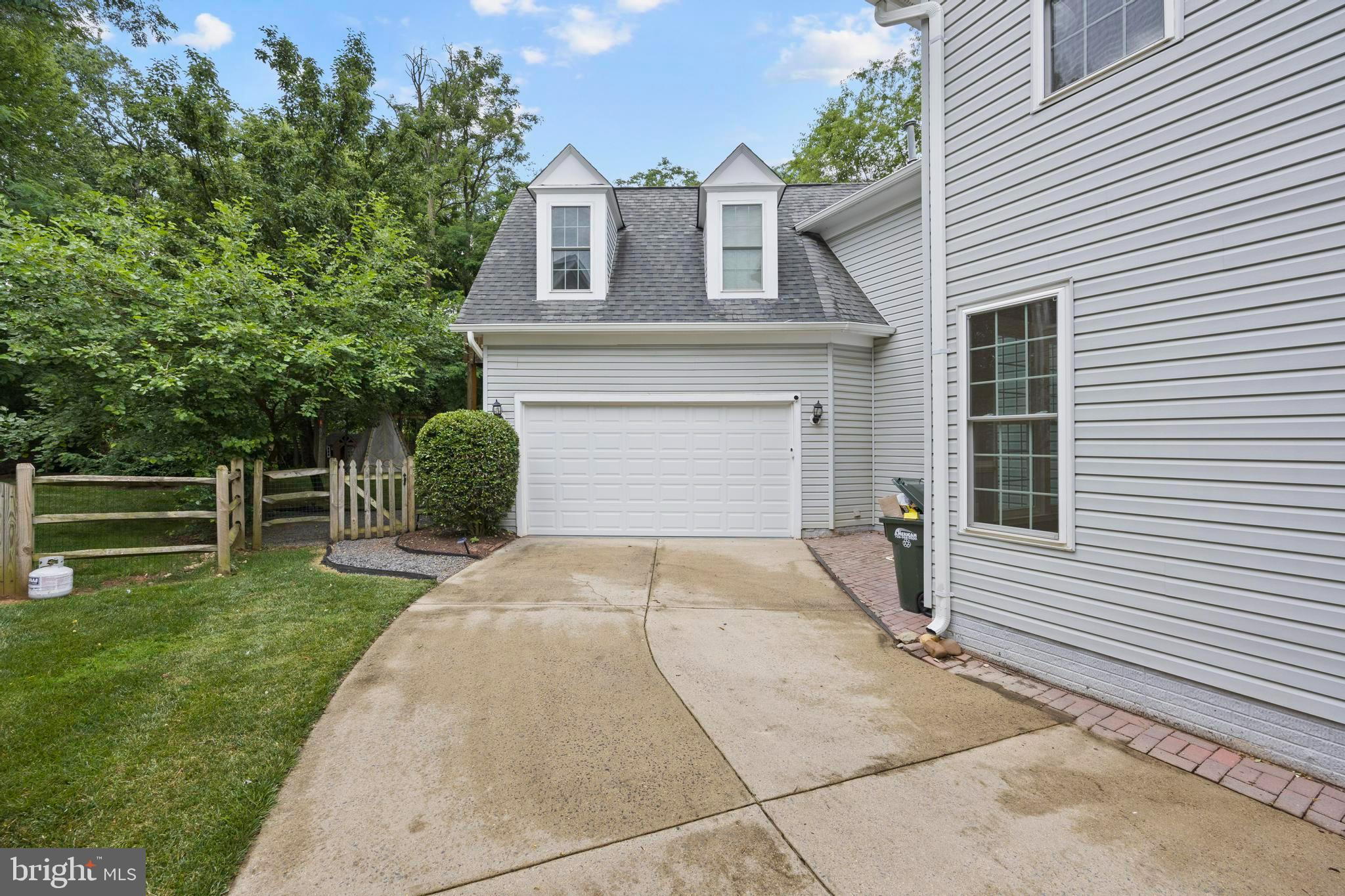 POTOMAC LAKES - Residential