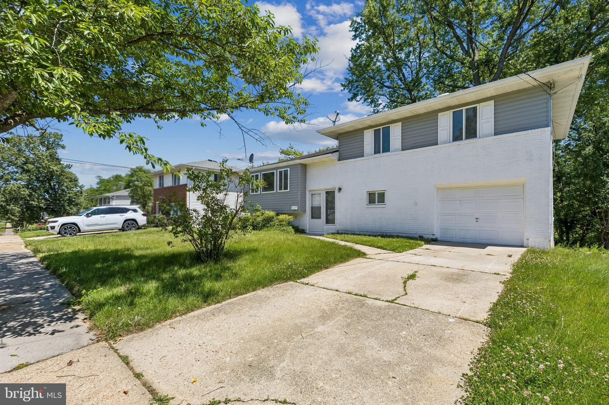 BROOKE MANOR - Residential