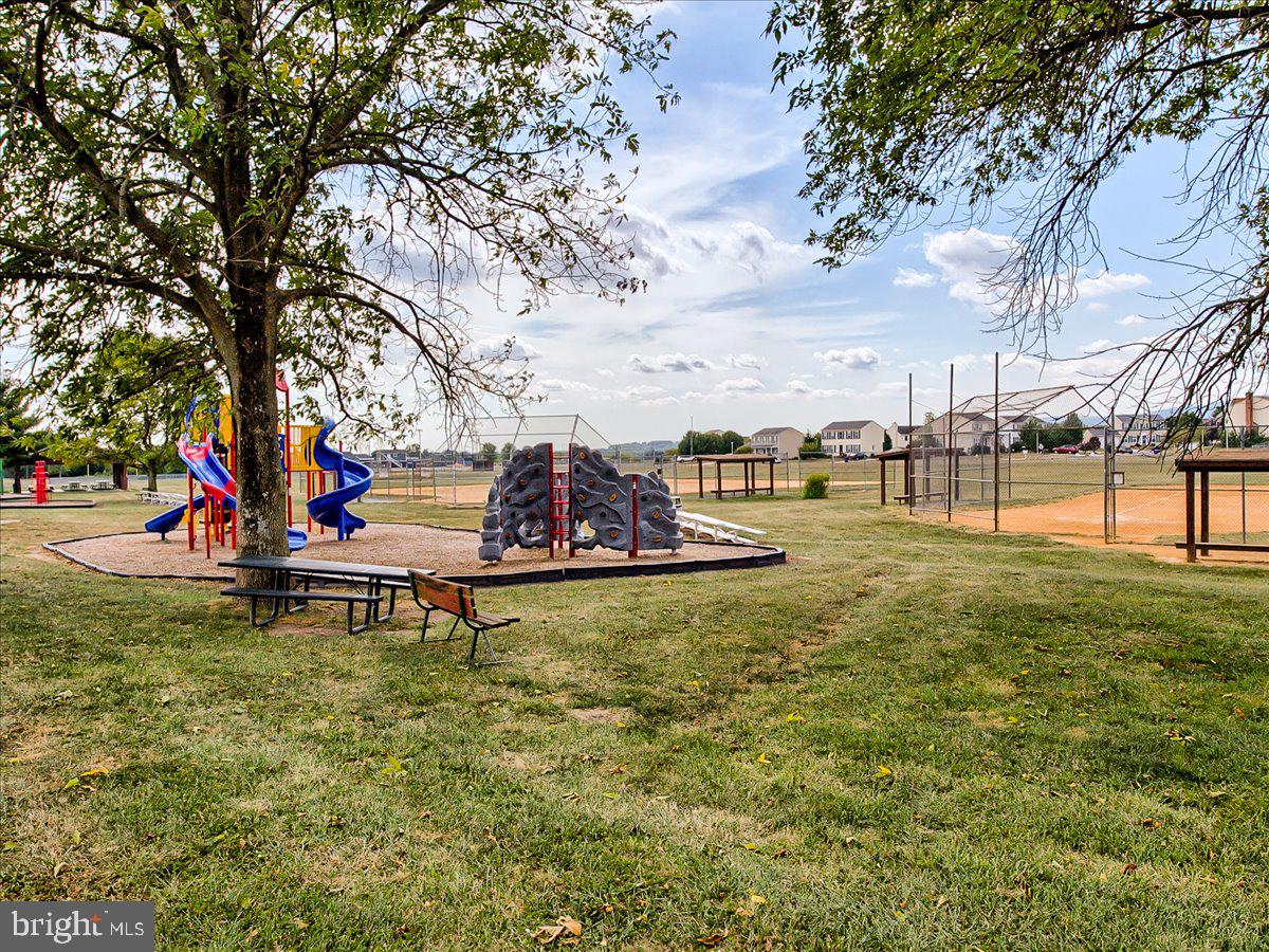 HAMMAKER HILLS - Residential
