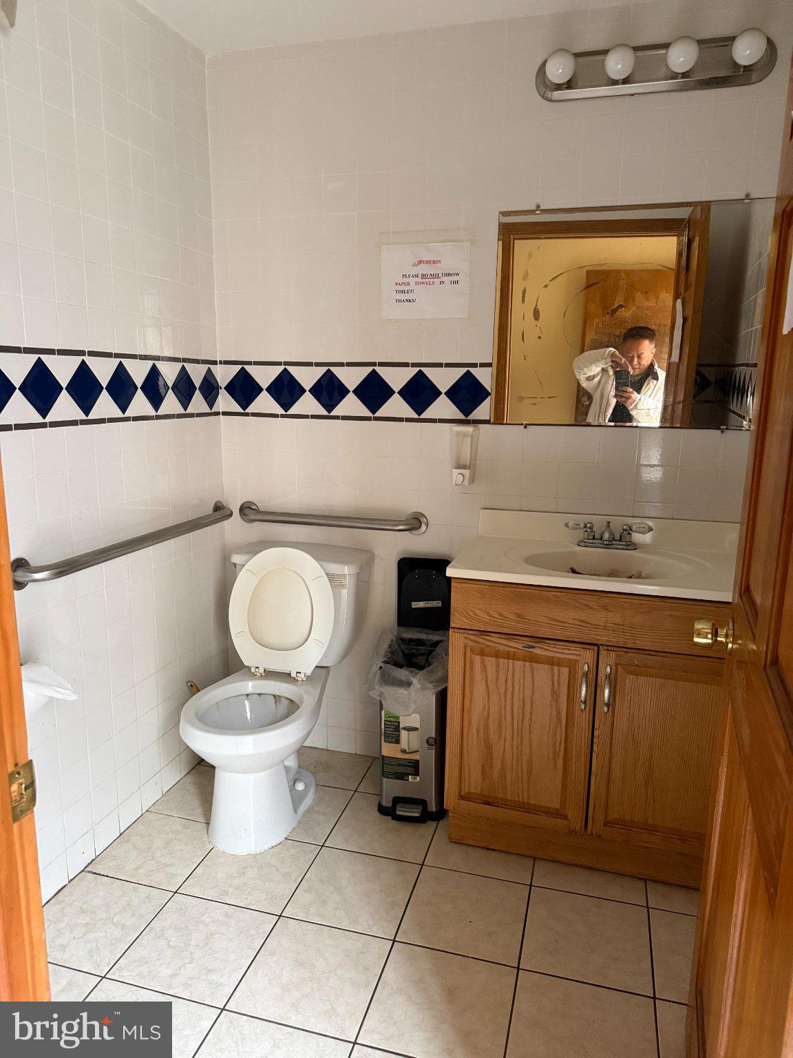 PORT RICHMOND - Commercial Sale