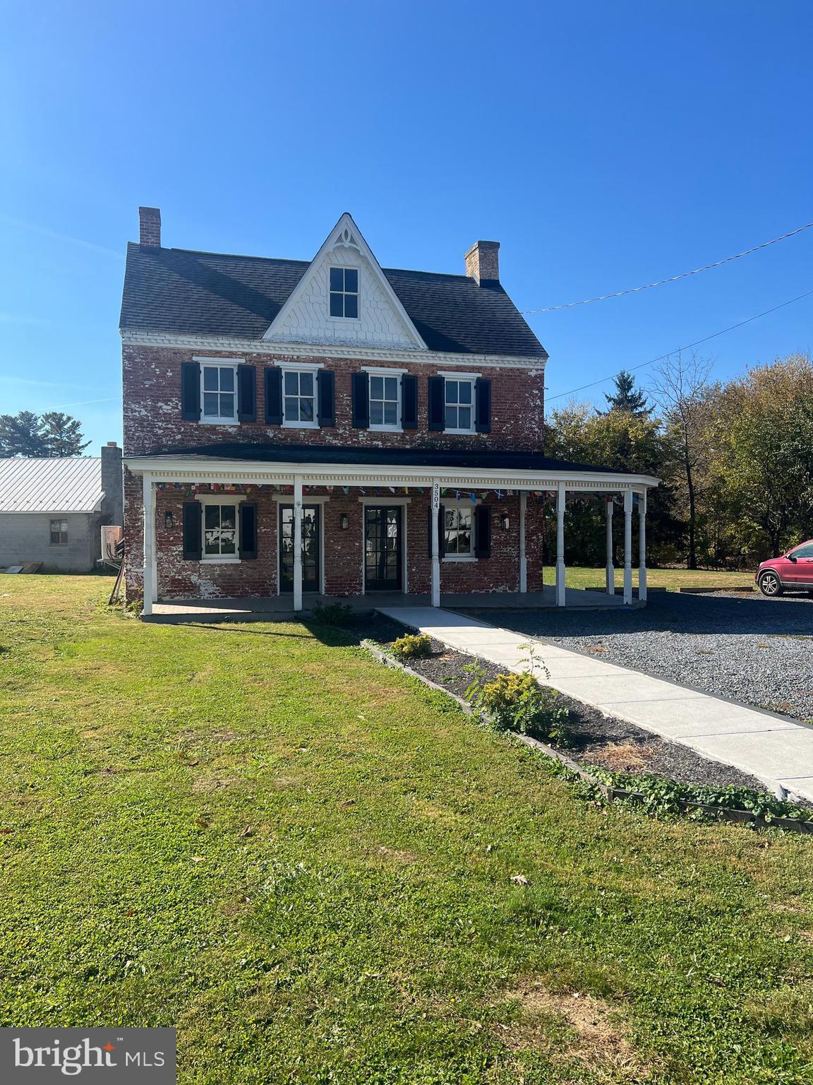 URBANA - Commercial Sale