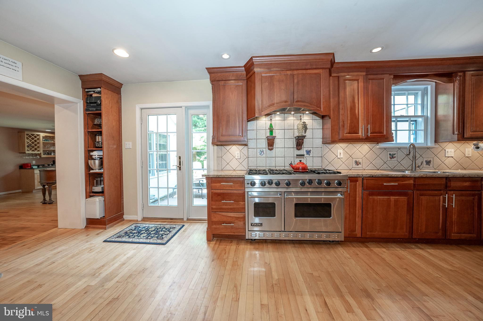 CHESTNUT HILL - Residential