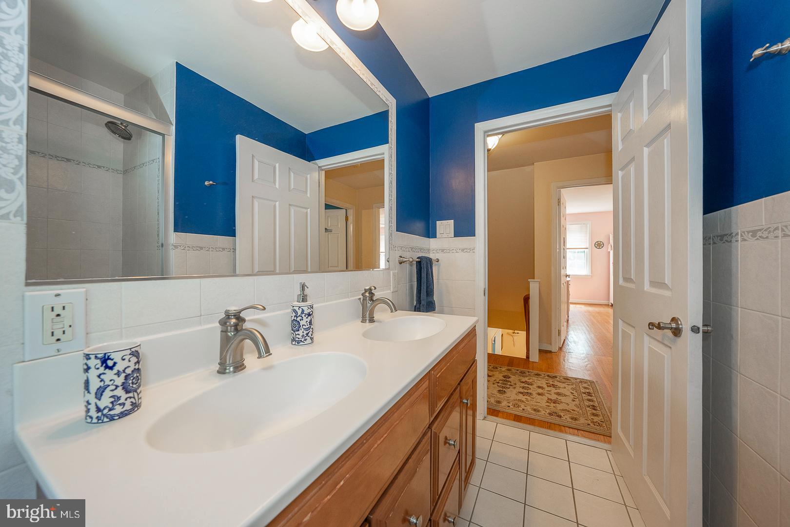 CHESTNUT HILL - Residential