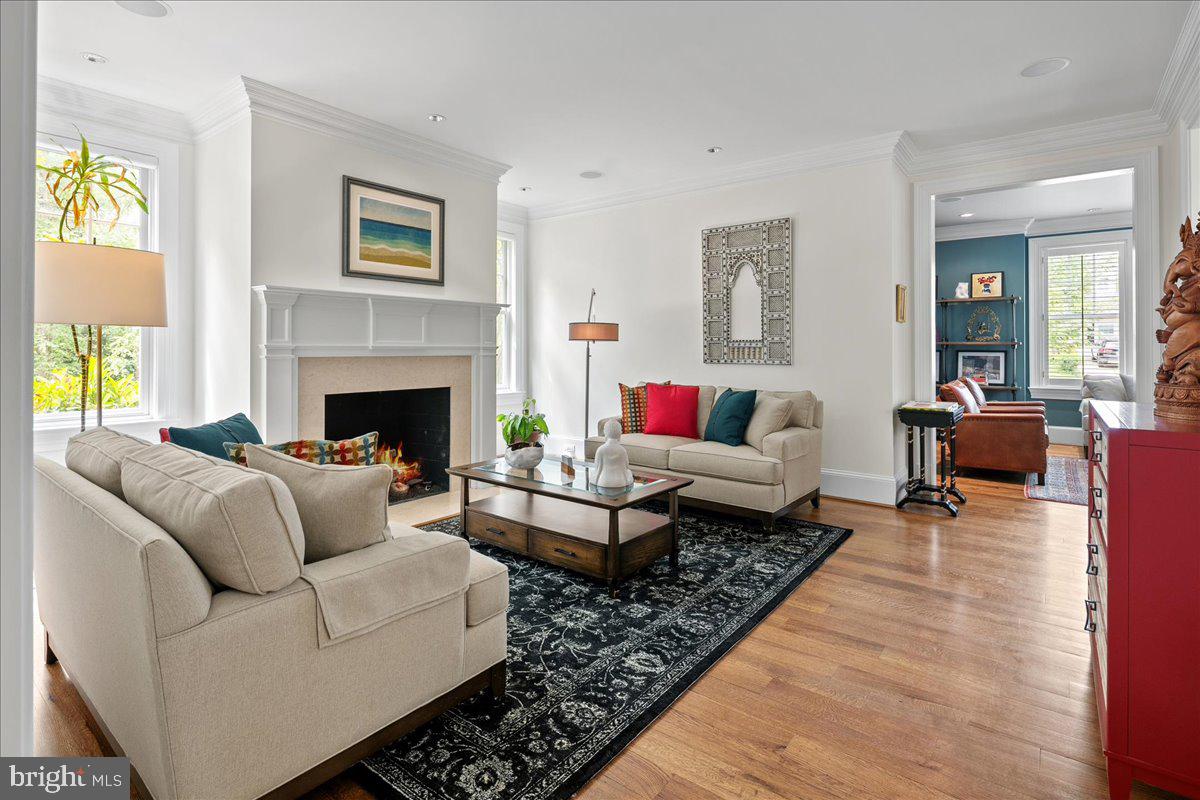 COUNTRY CLUB HILLS - Residential