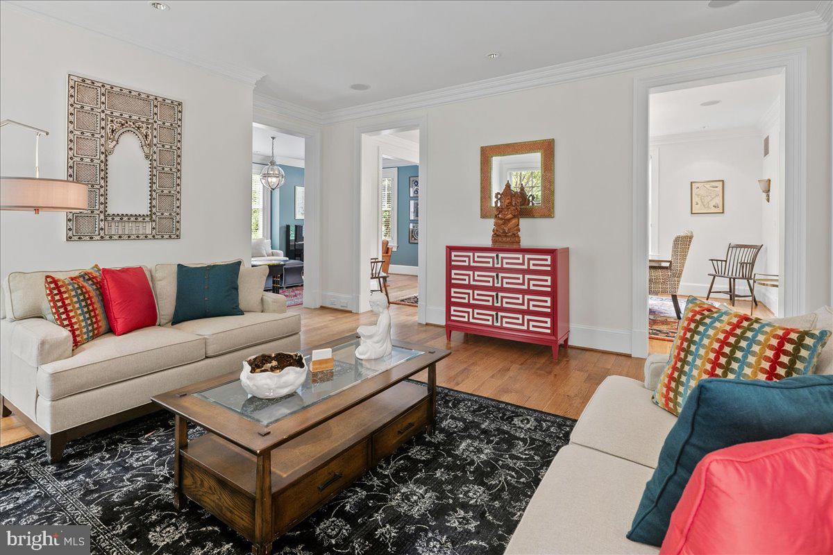 COUNTRY CLUB HILLS - Residential