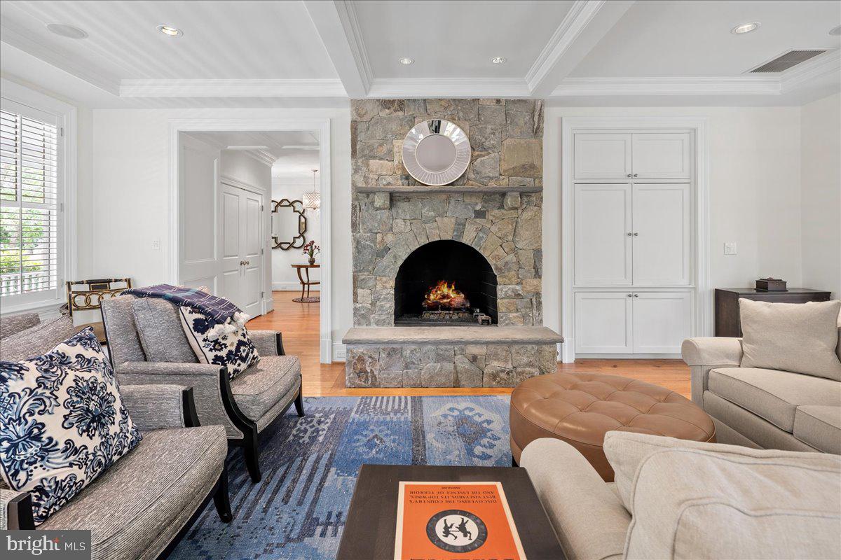 COUNTRY CLUB HILLS - Residential