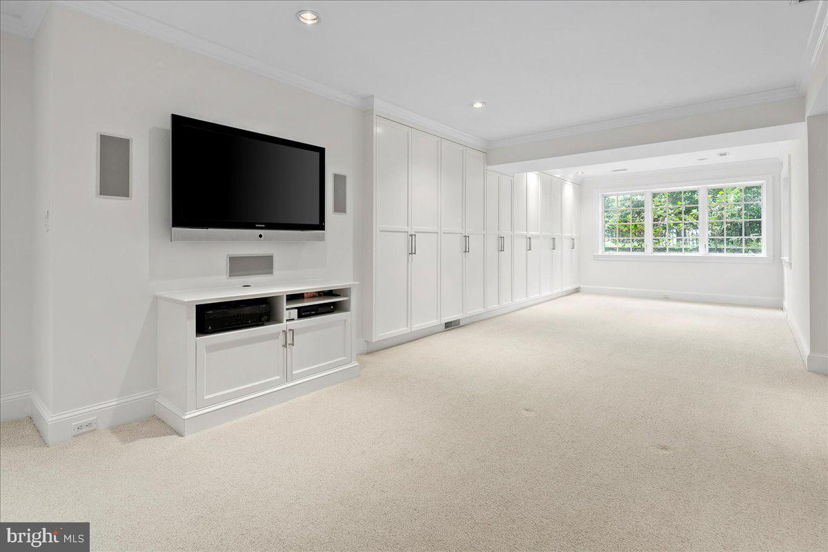 COUNTRY CLUB HILLS - Residential