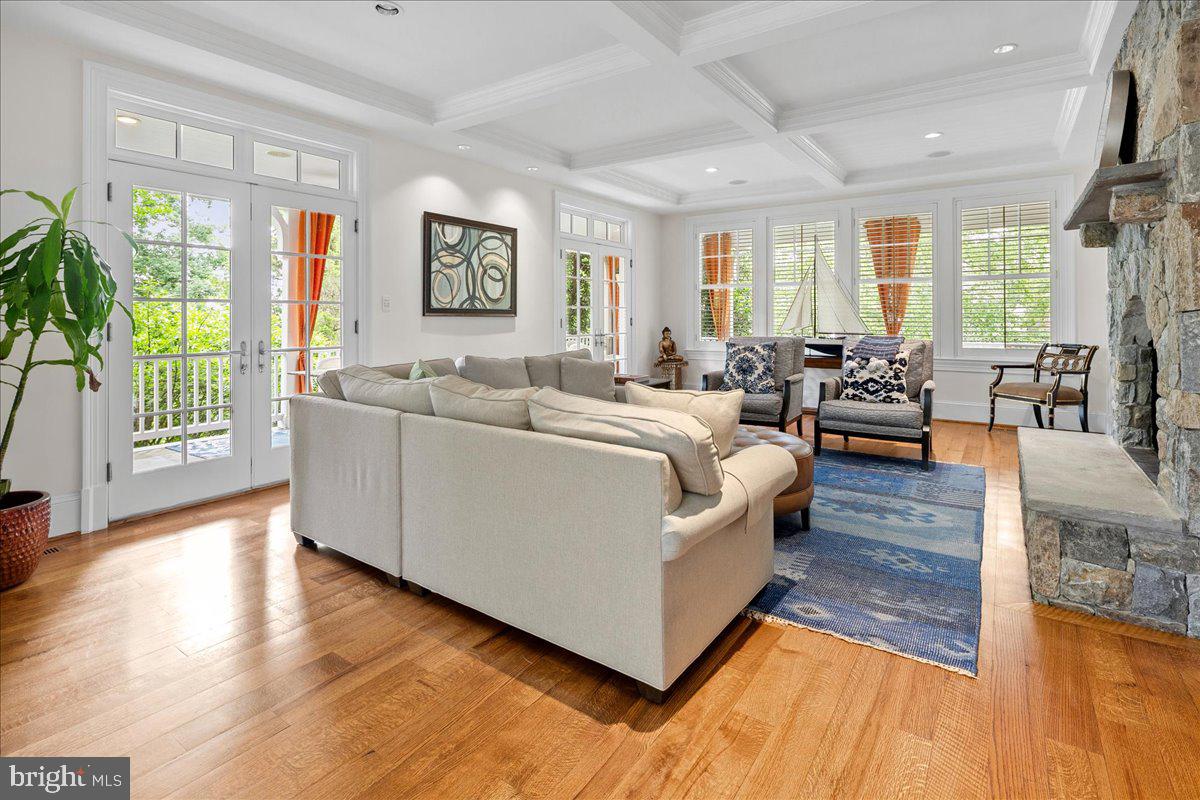 COUNTRY CLUB HILLS - Residential