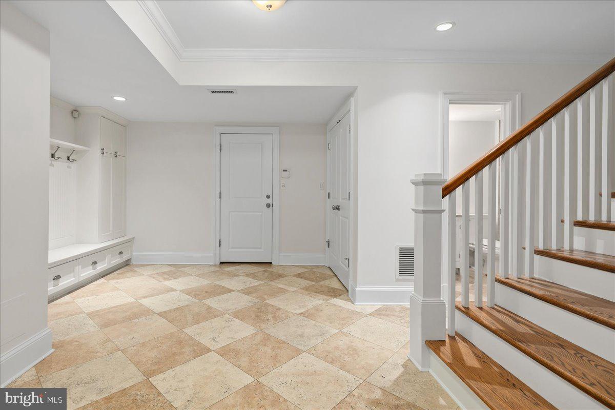 COUNTRY CLUB HILLS - Residential
