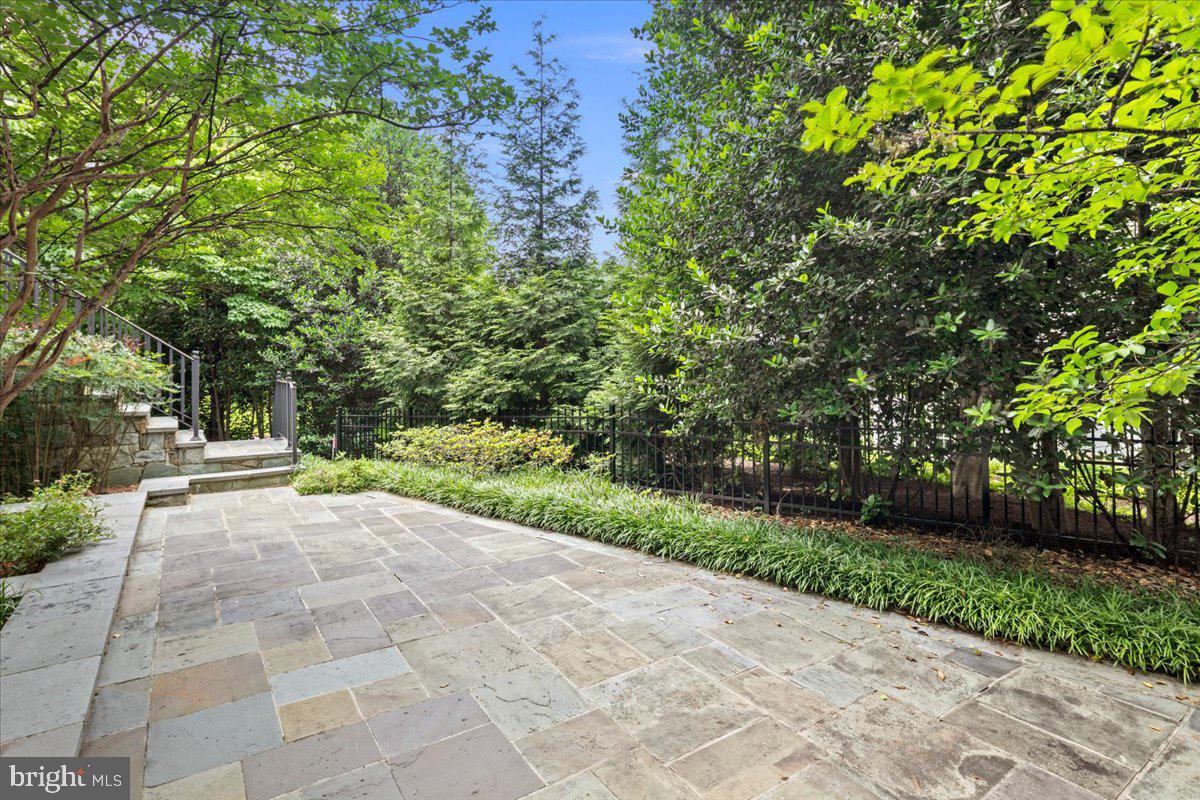 COUNTRY CLUB HILLS - Residential