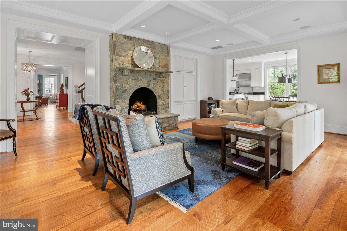 COUNTRY CLUB HILLS - Residential