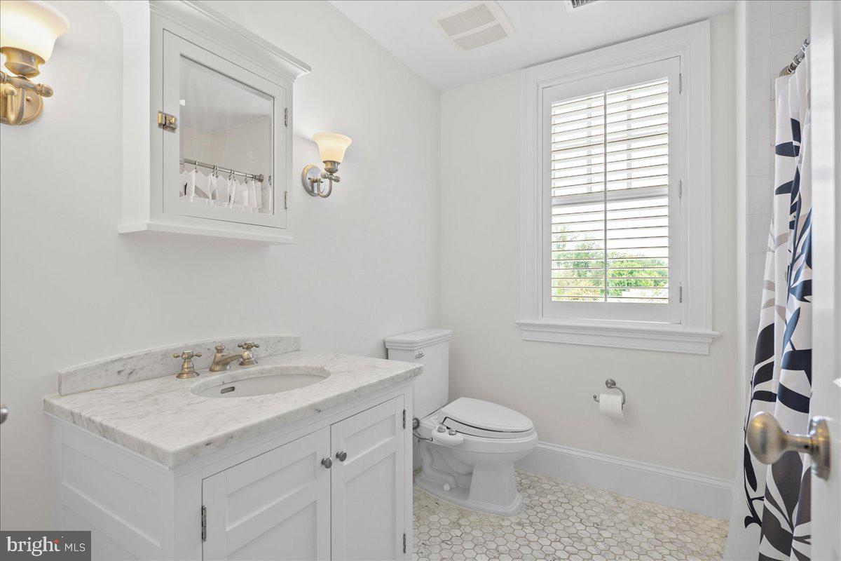COUNTRY CLUB HILLS - Residential