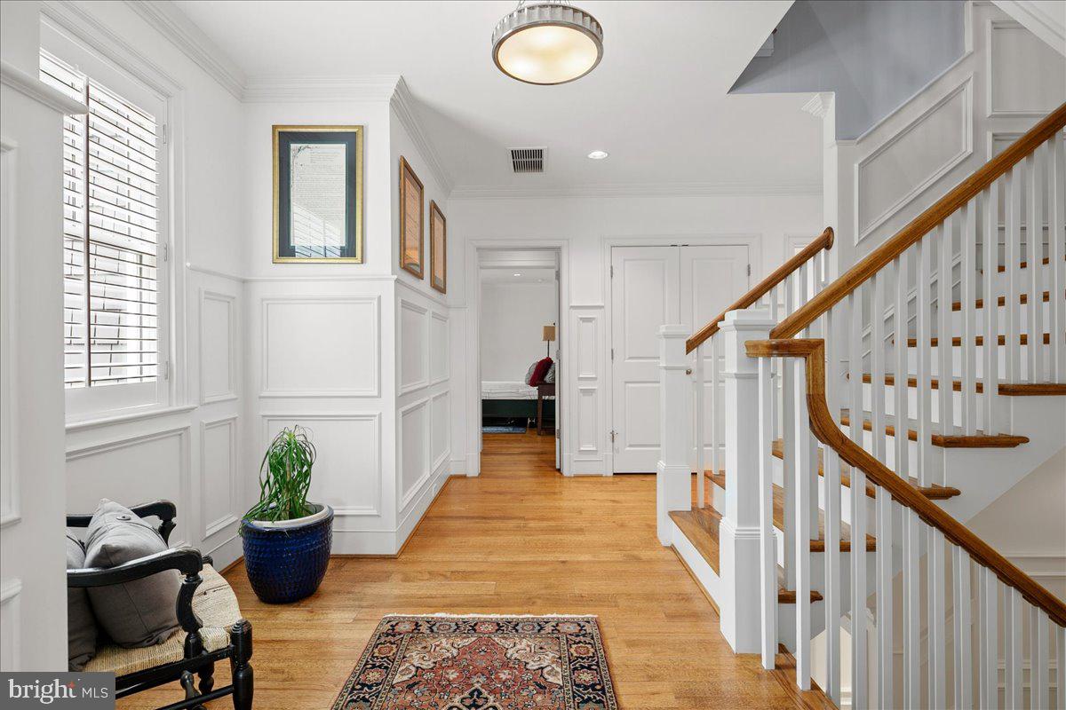 COUNTRY CLUB HILLS - Residential