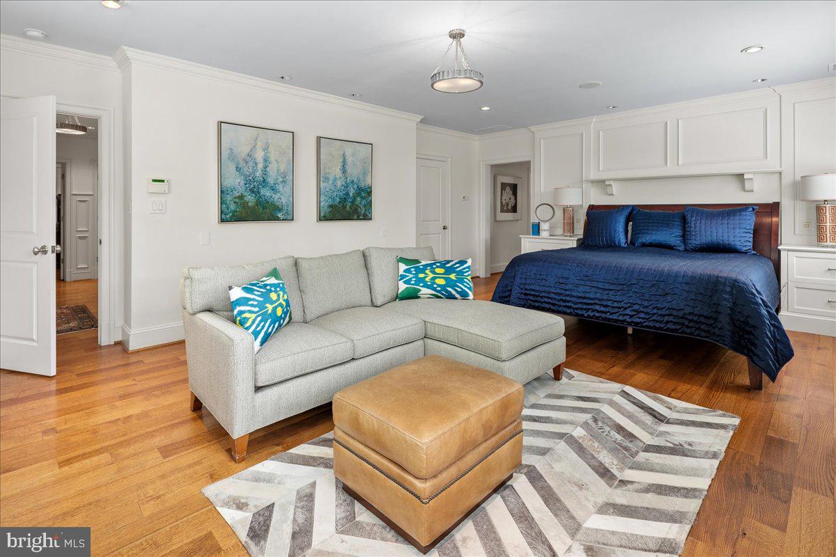 COUNTRY CLUB HILLS - Residential