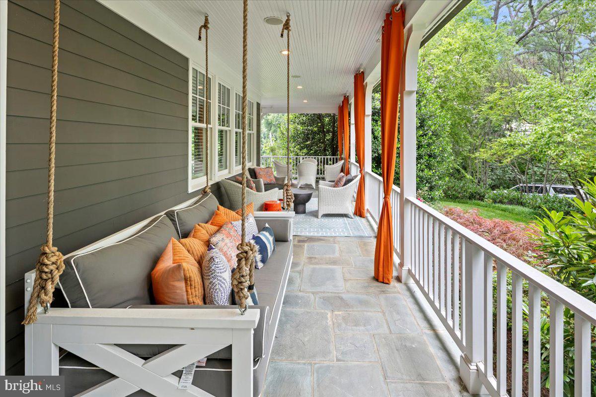 COUNTRY CLUB HILLS - Residential