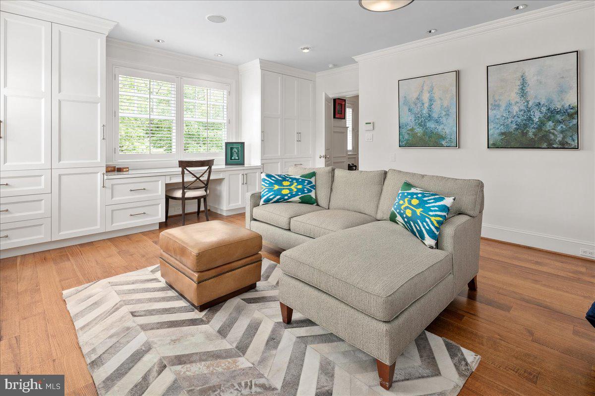 COUNTRY CLUB HILLS - Residential