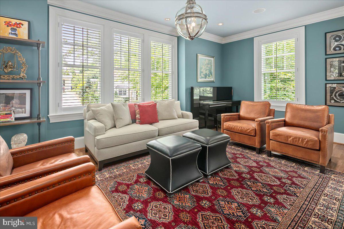 COUNTRY CLUB HILLS - Residential