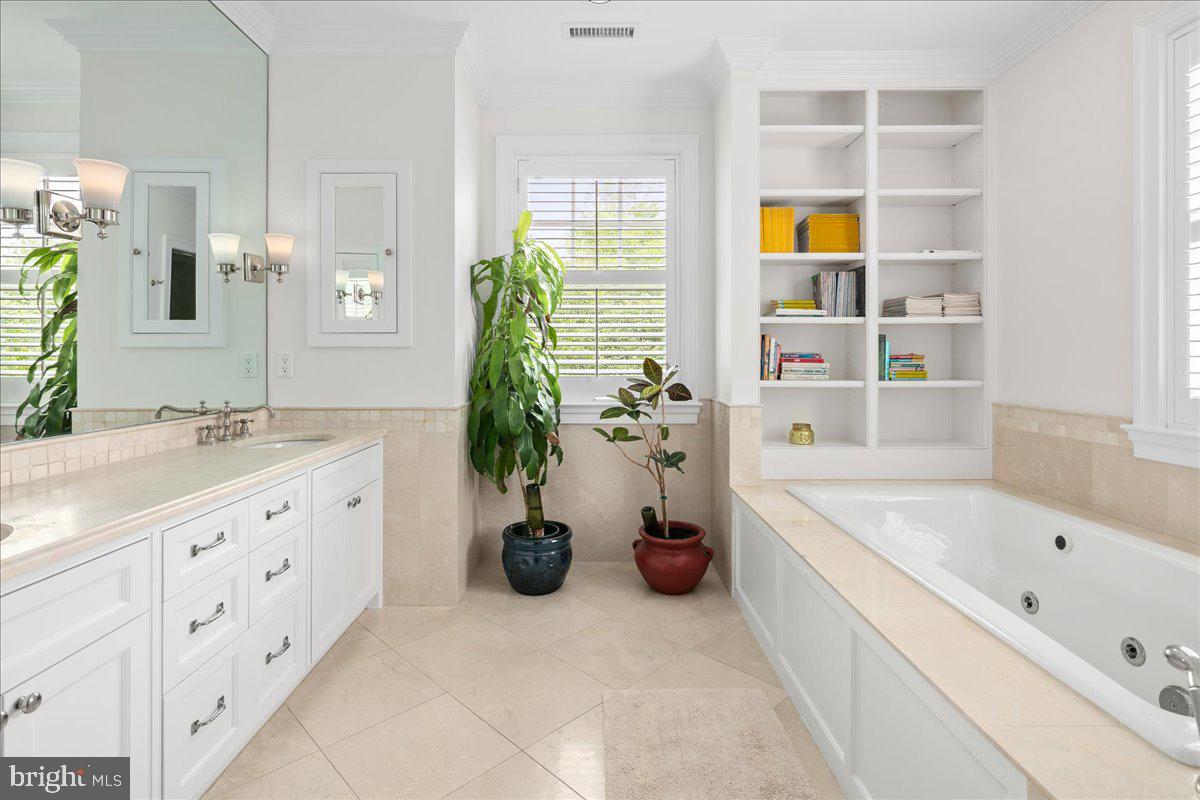 COUNTRY CLUB HILLS - Residential