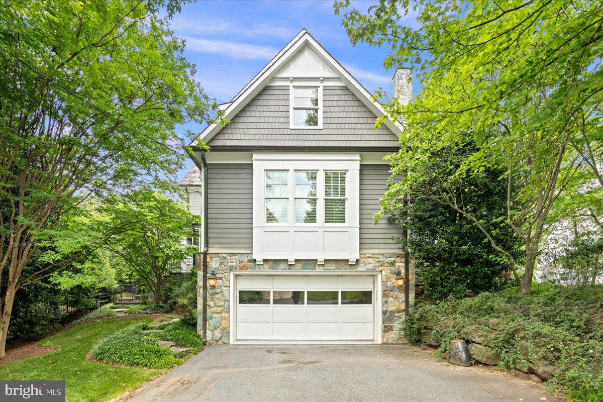 COUNTRY CLUB HILLS - Residential