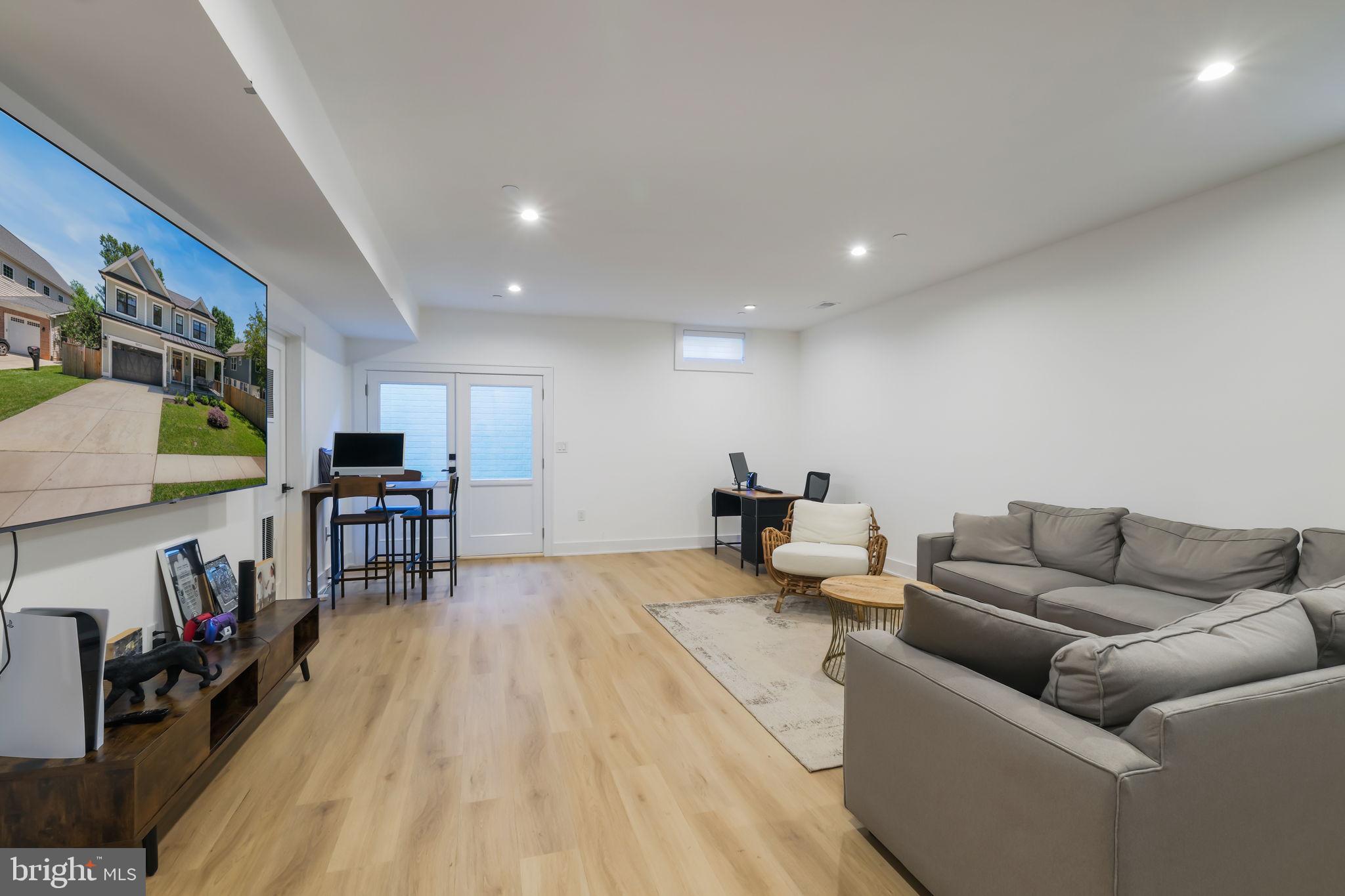GEORGETOWN VILLAGE - Residential