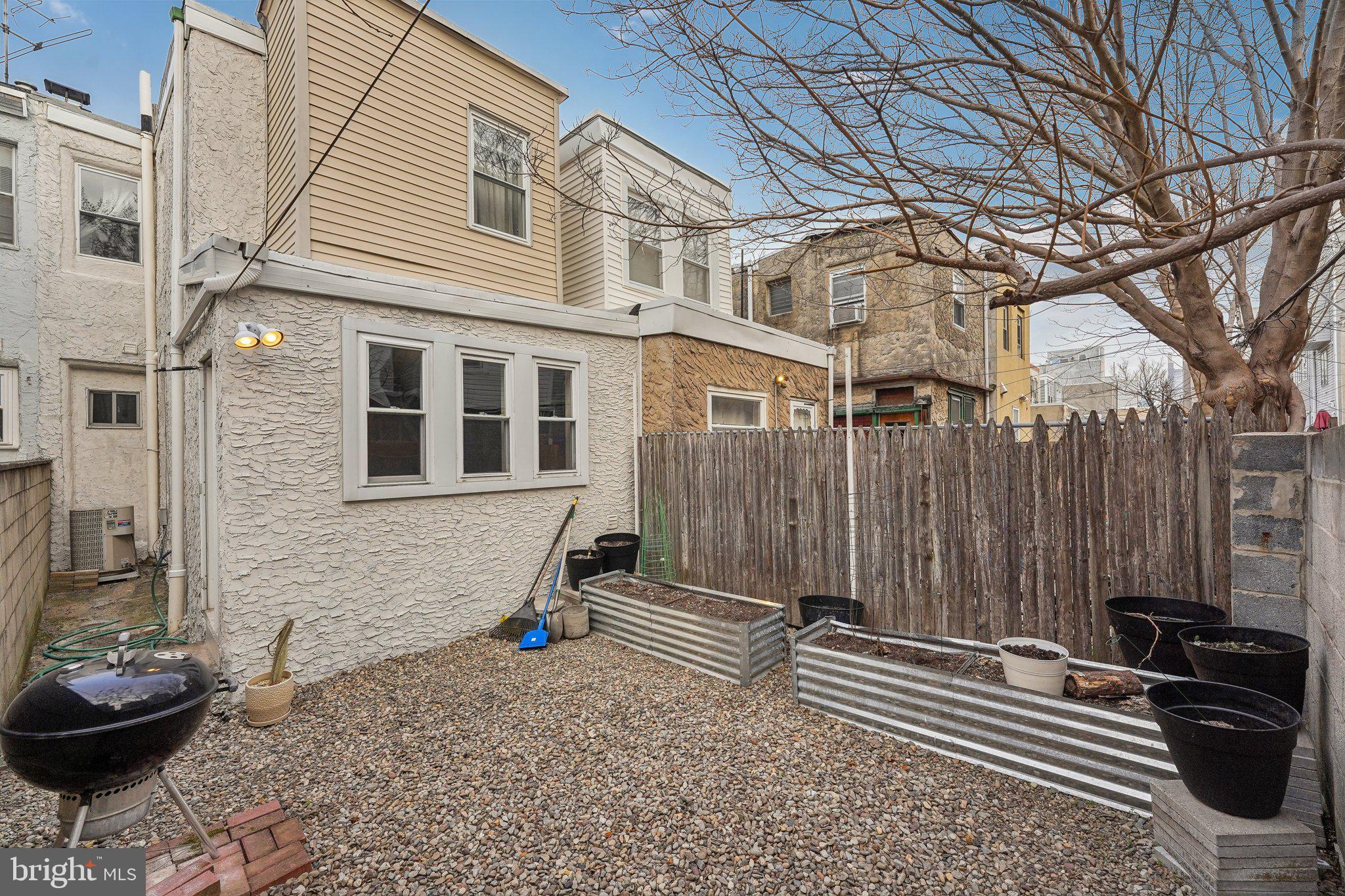 POINT BREEZE - Residential