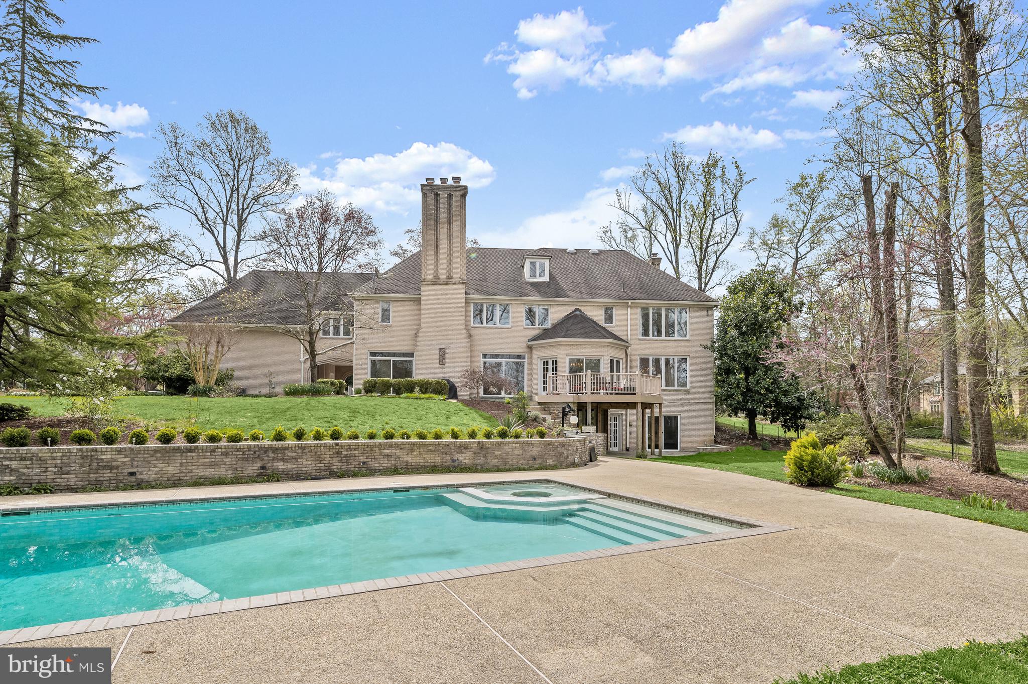 POTOMAC OUTSIDE - Residential