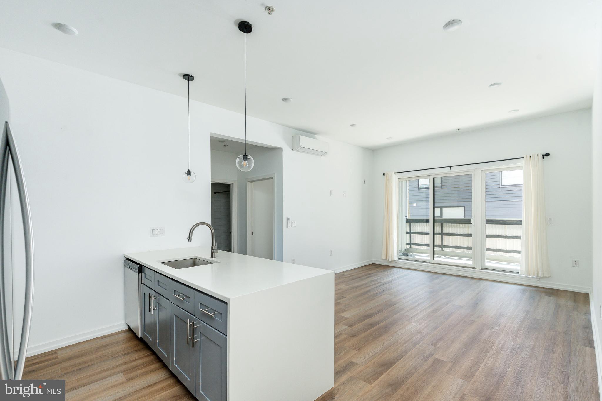 FAIRMOUNT - Commercial Sale
