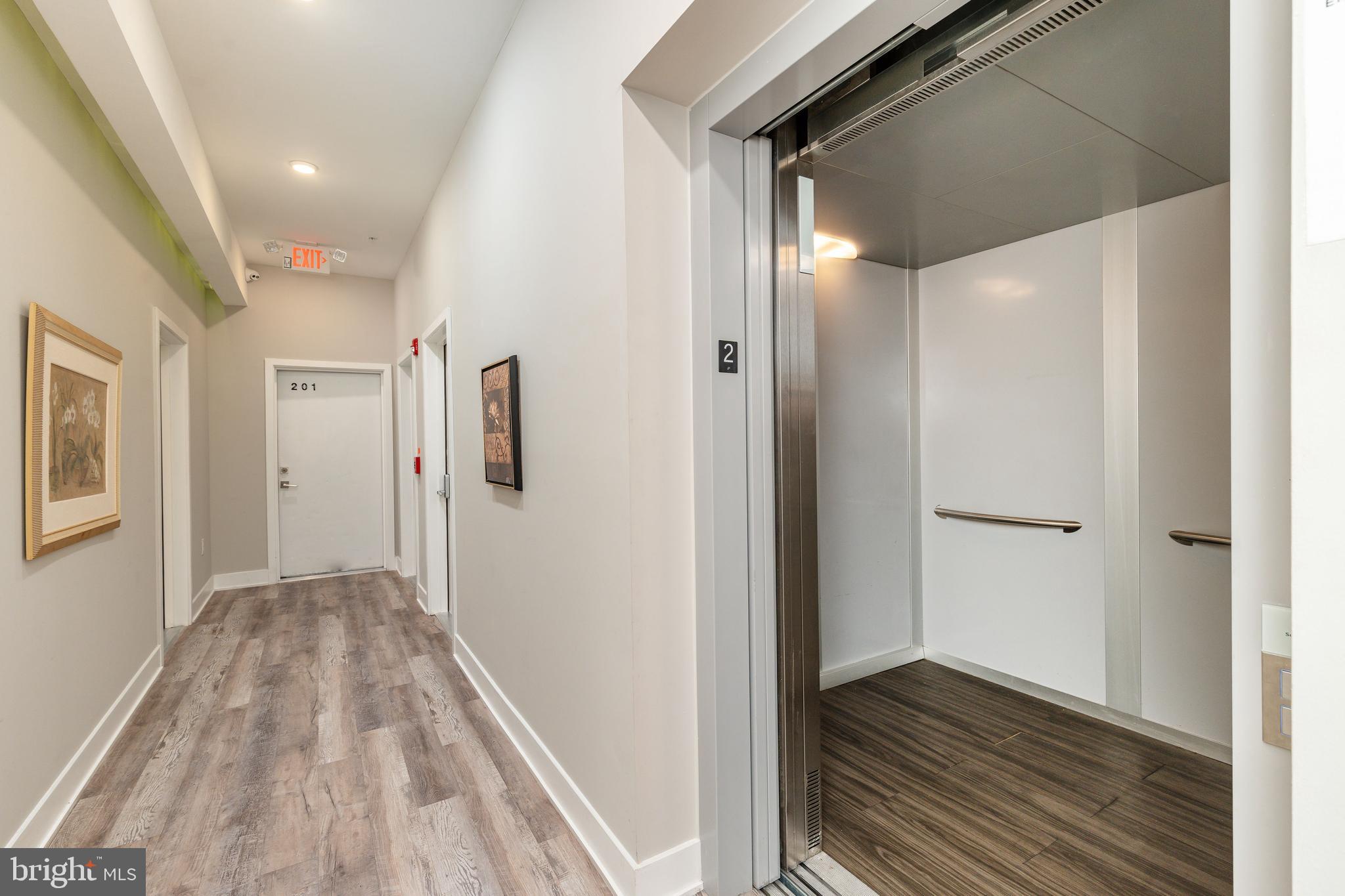 FAIRMOUNT - Commercial Sale