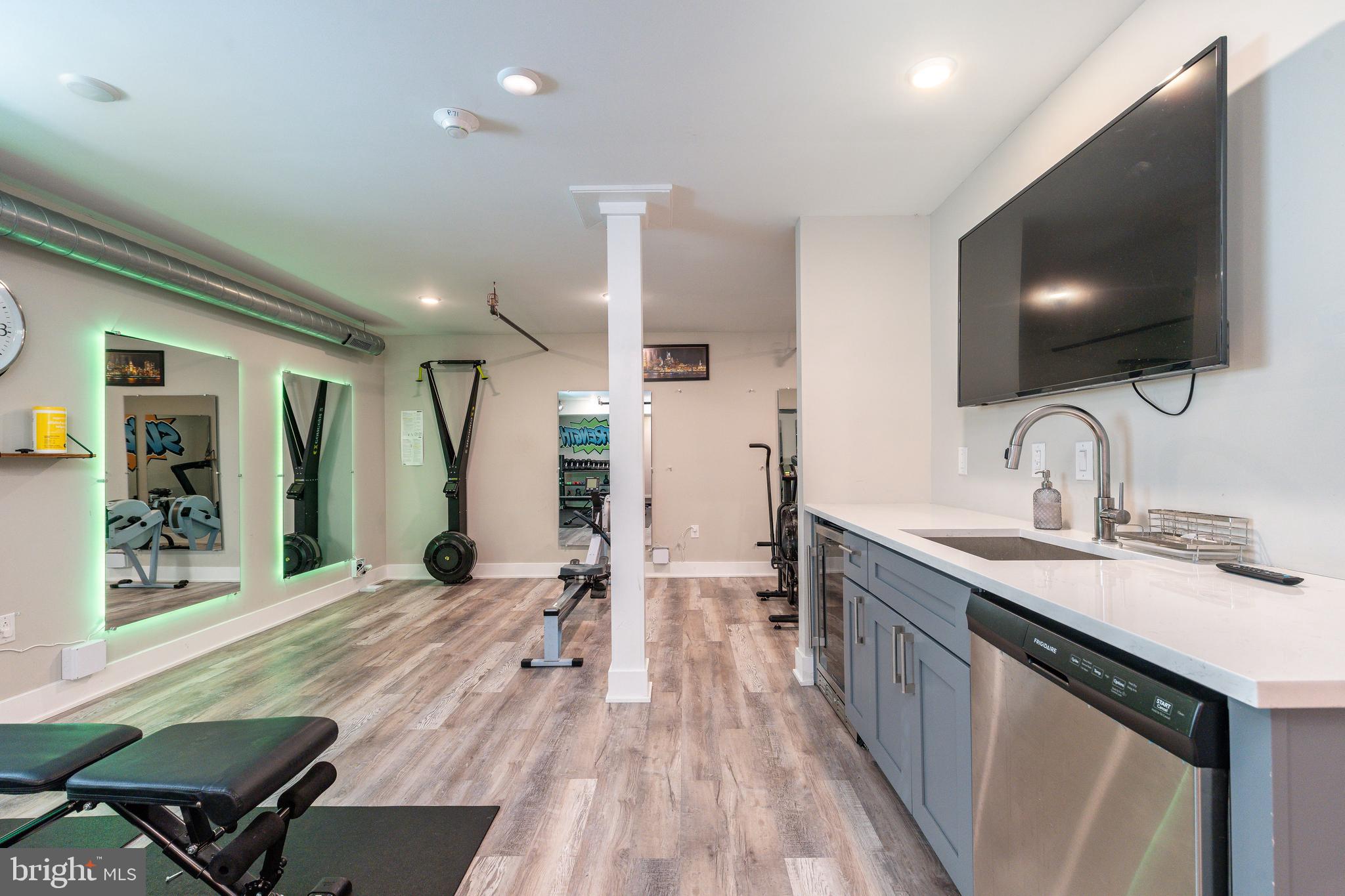 FAIRMOUNT - Commercial Sale