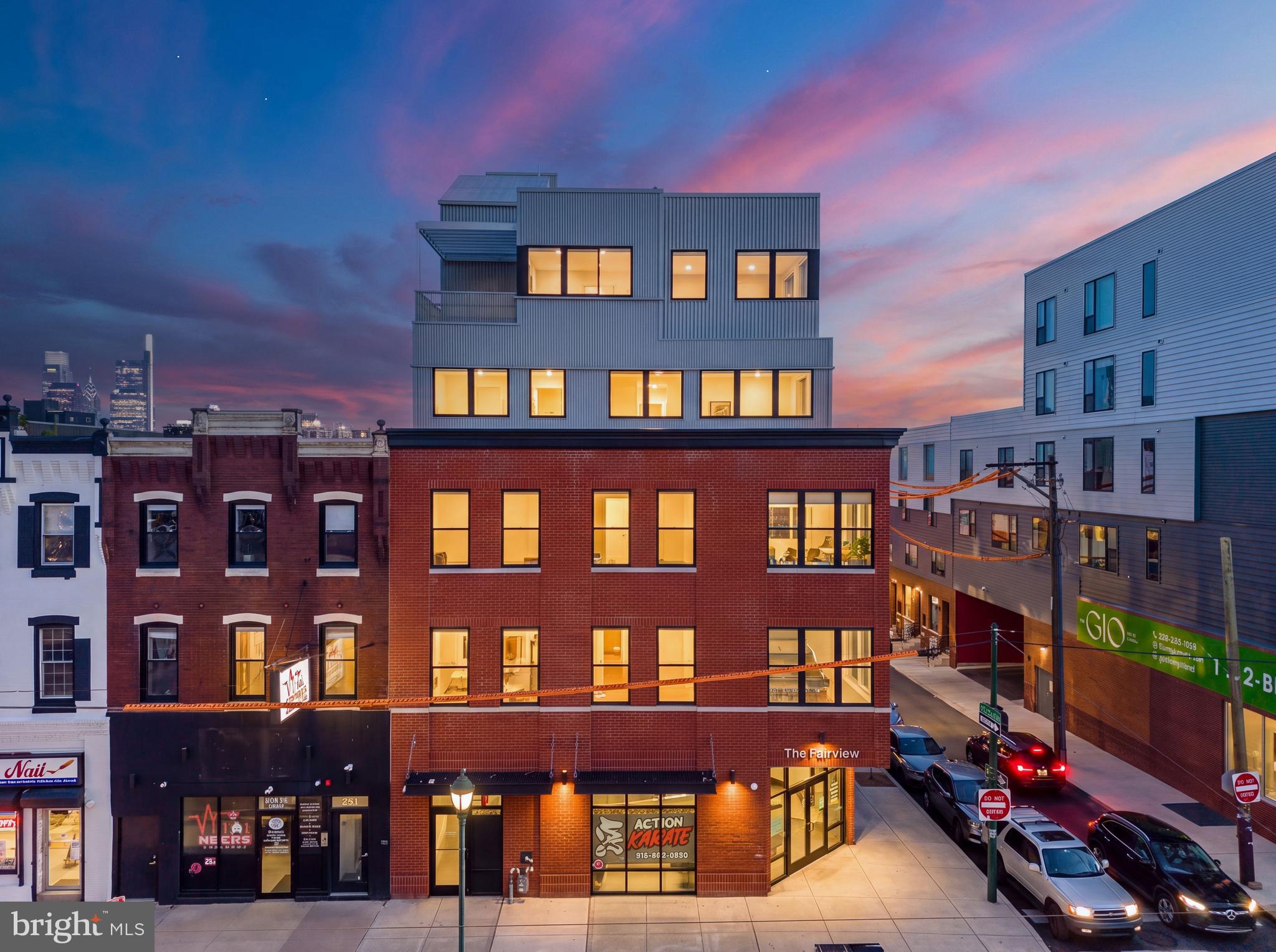 FAIRMOUNT - Commercial Sale