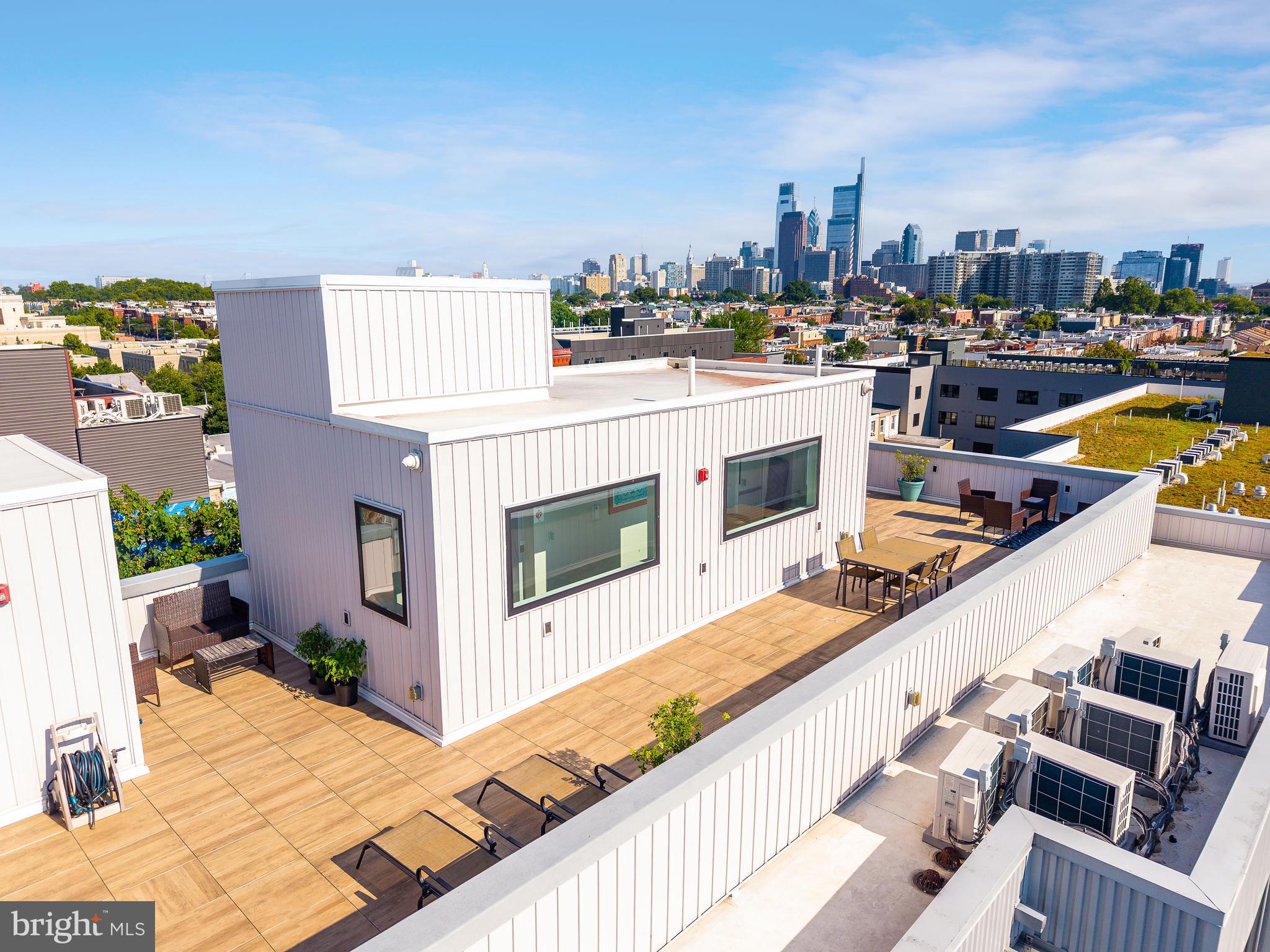 FAIRMOUNT - Commercial Sale