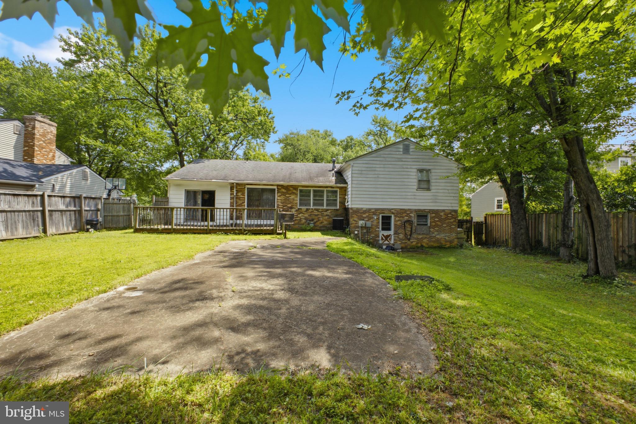 MC LEAN WEST - Residential