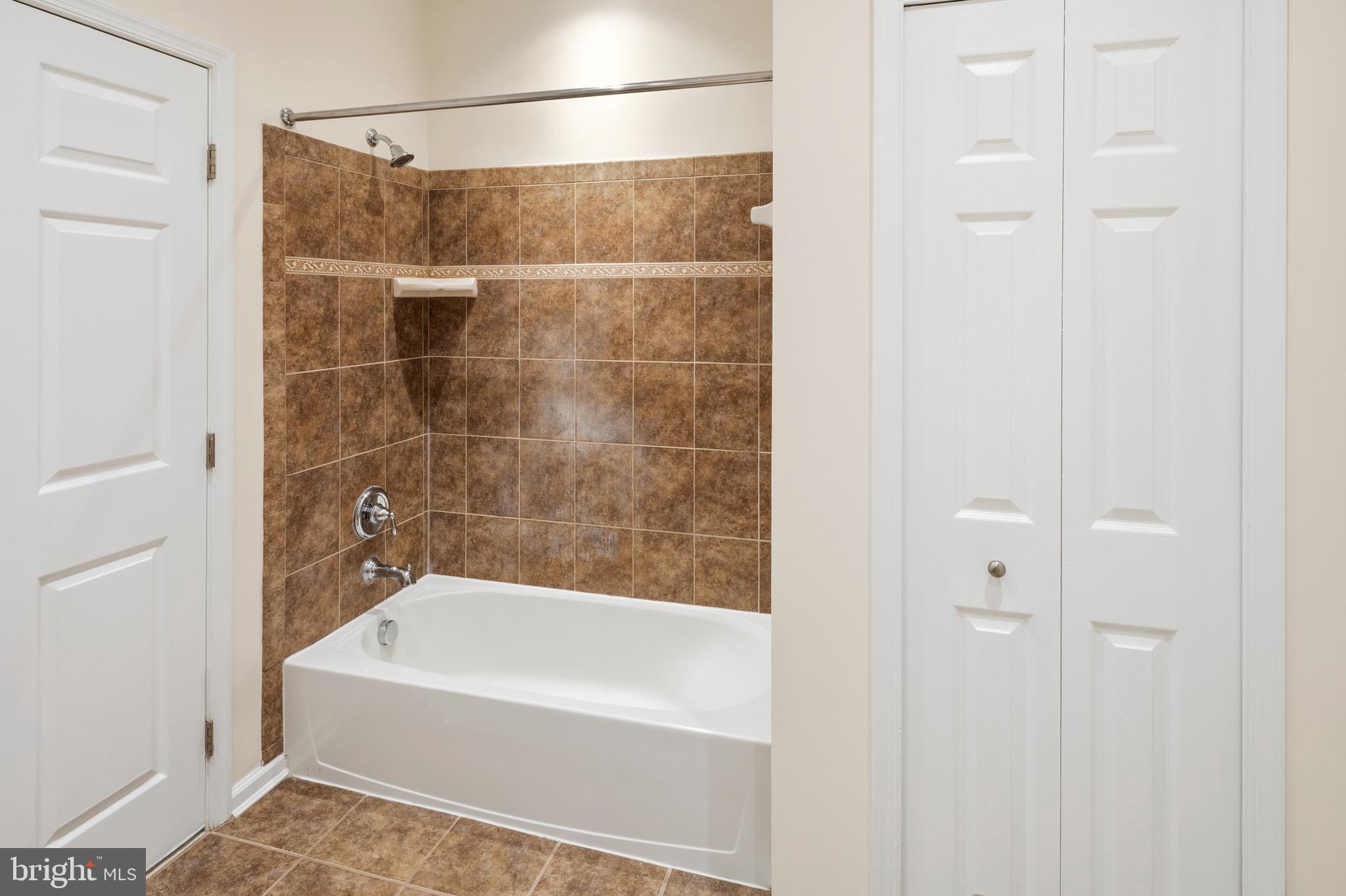 STONEY RUN VILLAGE - Residential