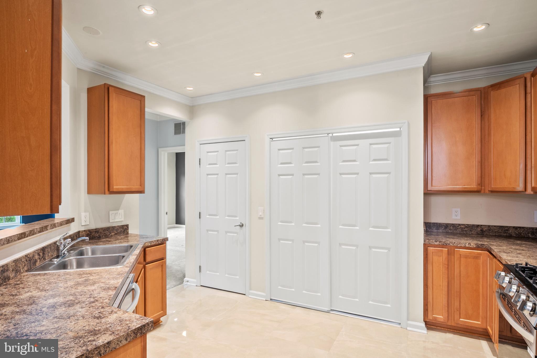 STONEY RUN VILLAGE - Residential