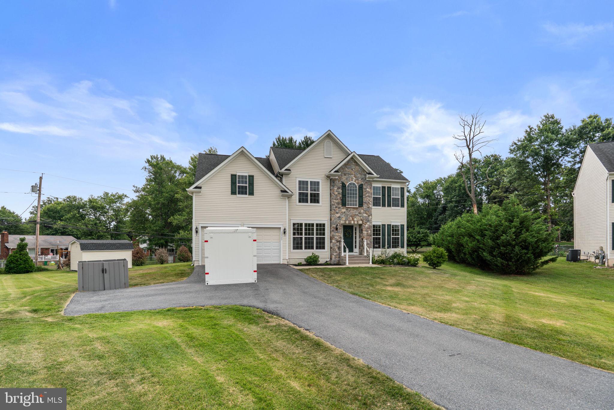 STELLA GLEN - Residential