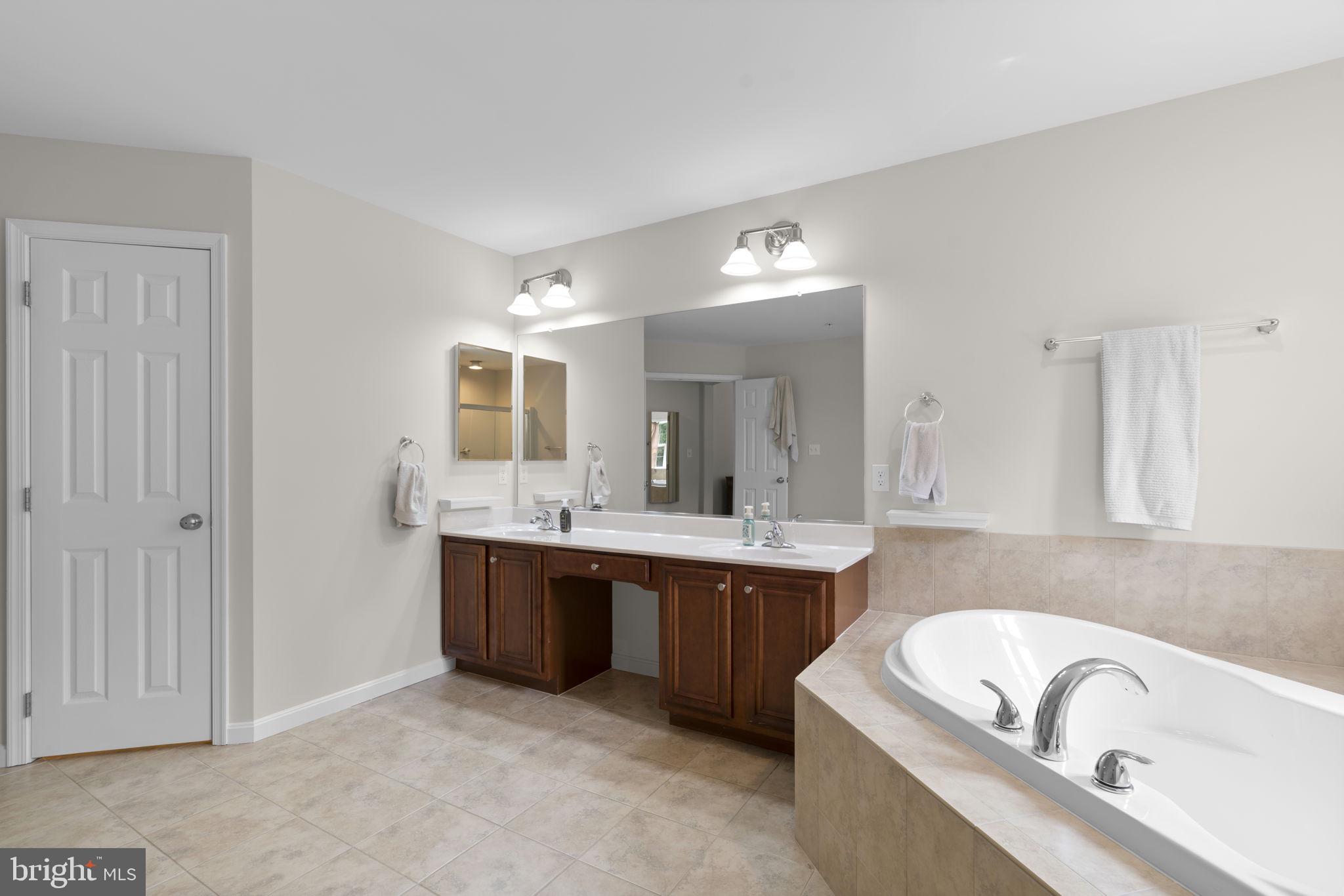 STELLA GLEN - Residential