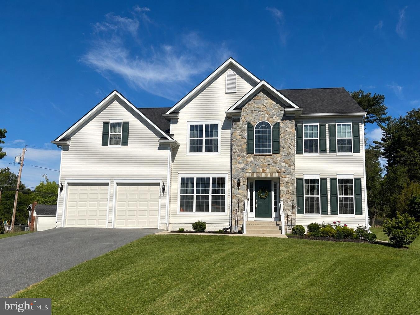 STELLA GLEN - Residential