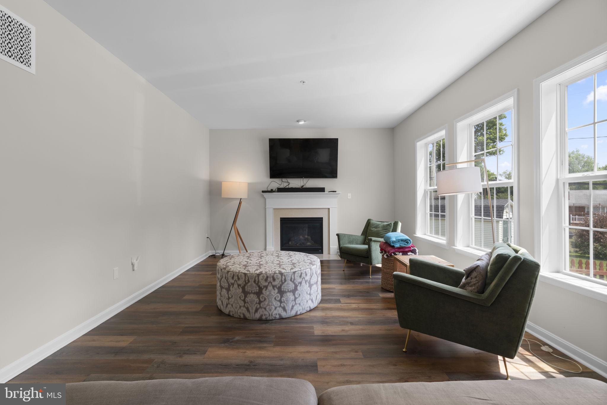 STELLA GLEN - Residential
